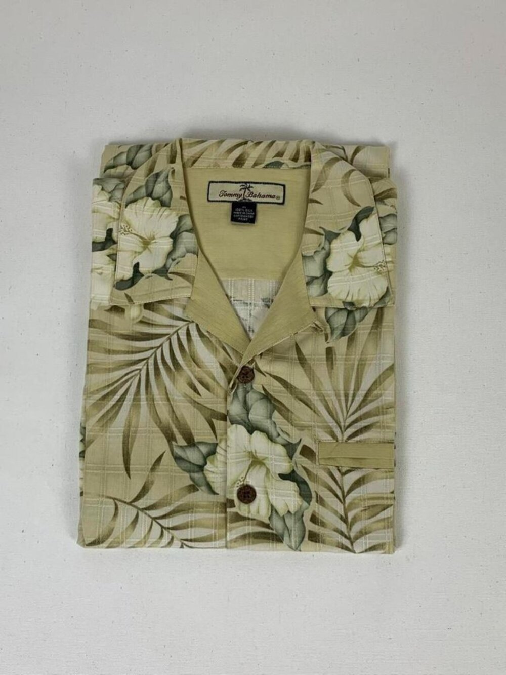 Tommy Bahama Silk Tropical Leaf Button-Up Shirt - Size M, Perfect for Vacation!